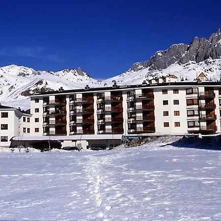 涅维索尔酒店 酒店 福米加尔