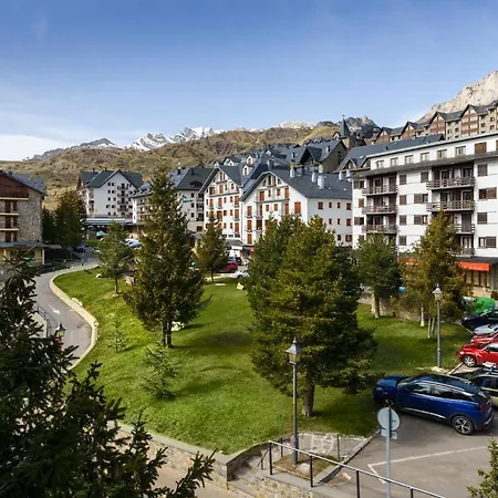 涅维索尔酒店 3*