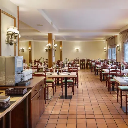 涅维索尔酒店 3*