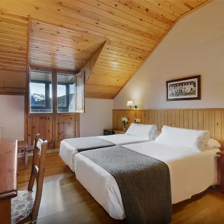 涅维索尔酒店 3*