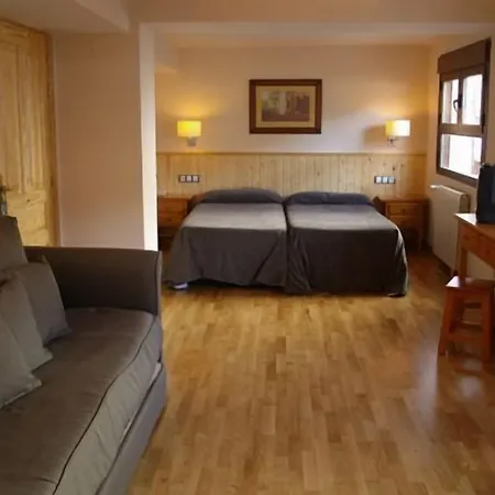 涅维索尔酒店 3*